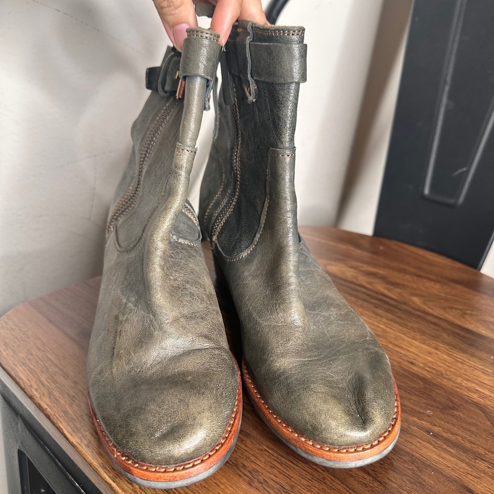 Trask Madison Women Grey Distressed Leather Moto Ankle Boots Block Heel Size 6 - Picture 2 of 8